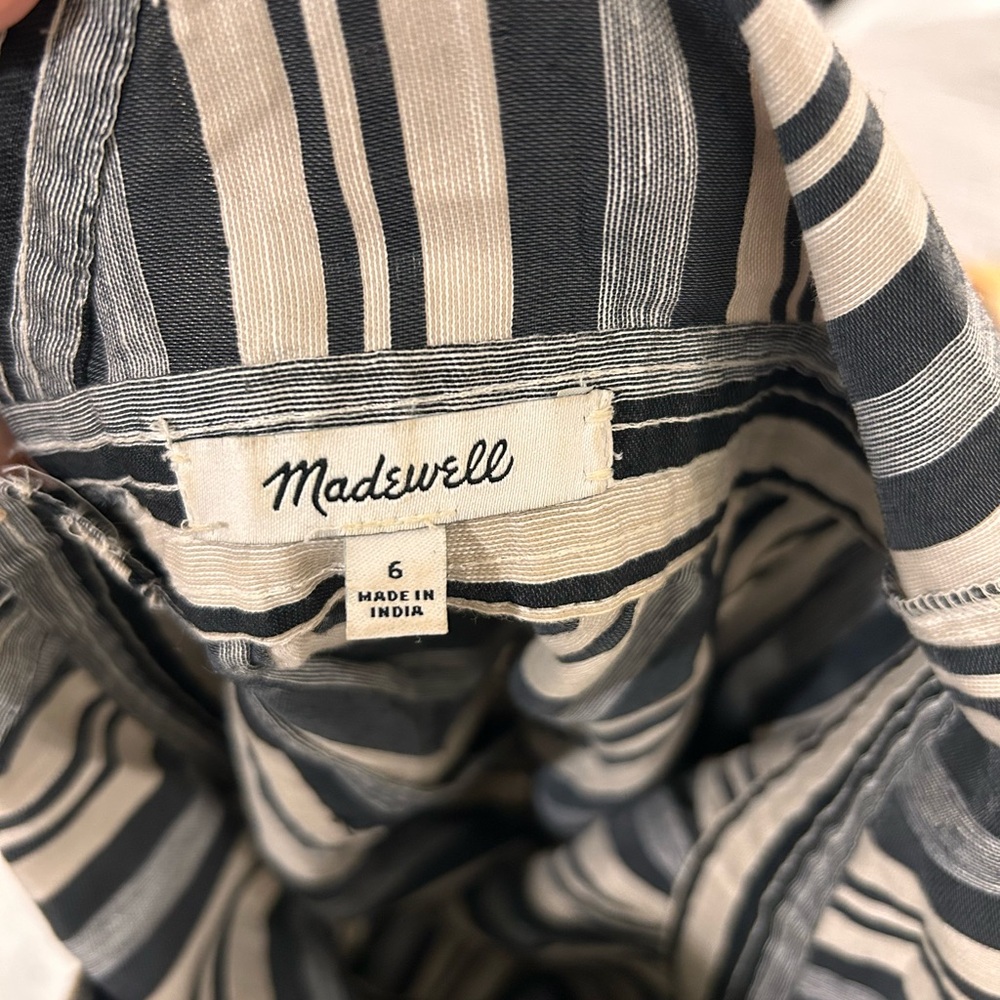 Madewell Apron Mini Dress
(B5) - Picture 4 of 4